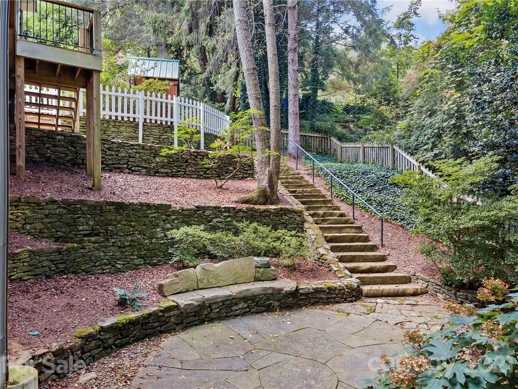 138 Cambridge Road Asheville NC 28804