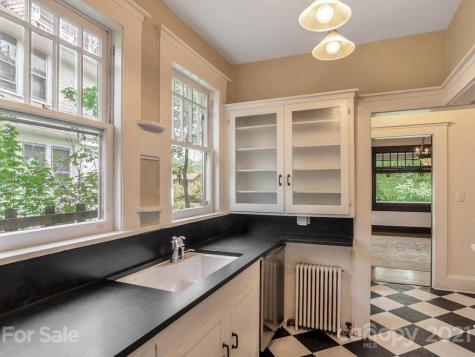 34 Cumberland Circle Asheville NC 28801