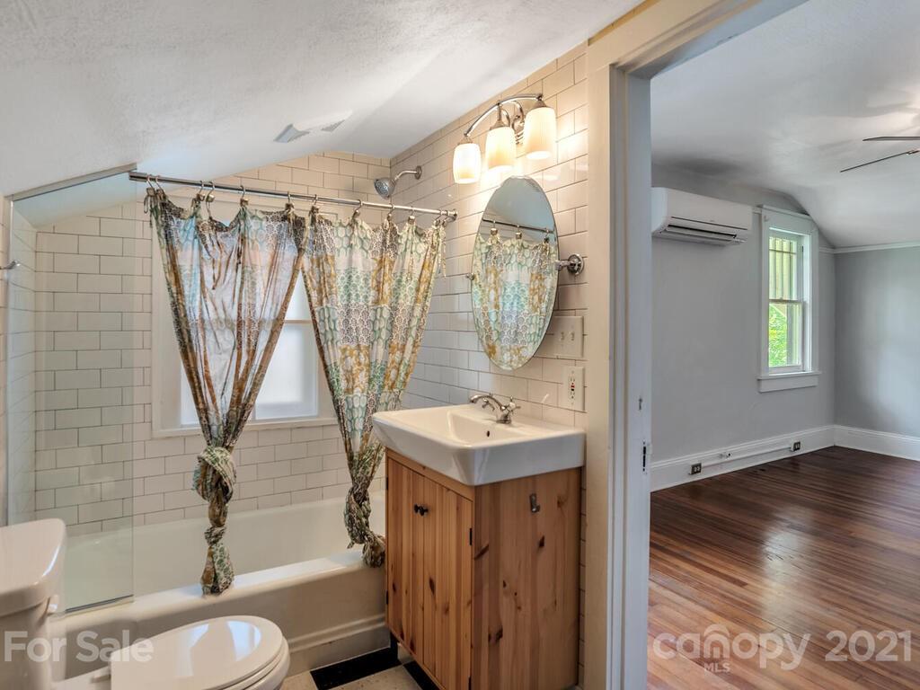 34 Cumberland Circle Asheville NC 28801