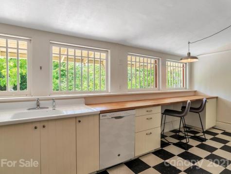 34 Cumberland Circle Asheville NC 28801
