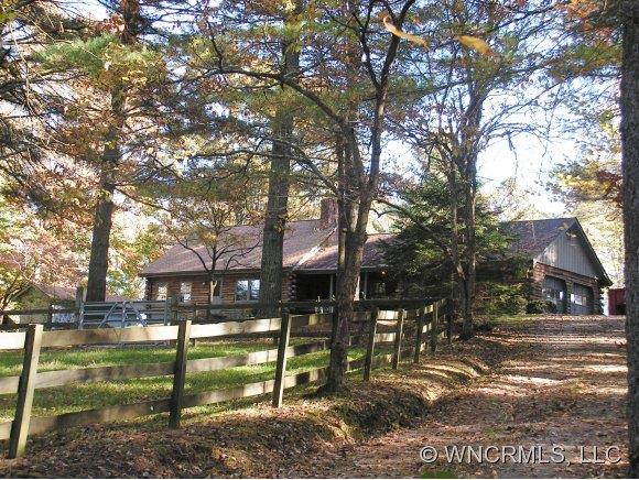 15 Log Cabin Trail Horse Shoe NC 28742