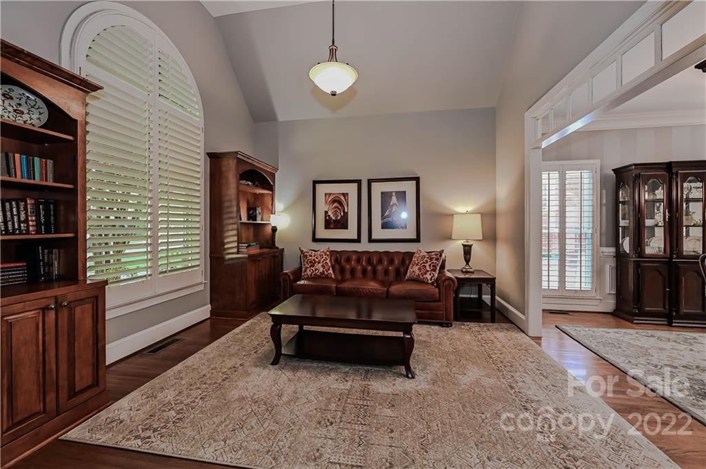 620 Queen Charlottes Court Charlotte NC 28211