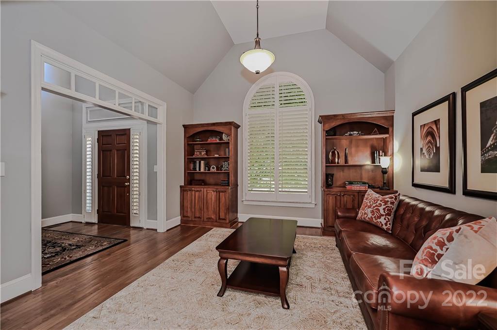 620 Queen Charlottes Court Charlotte NC 28211