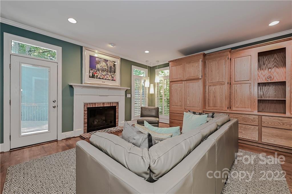 620 Queen Charlottes Court Charlotte NC 28211