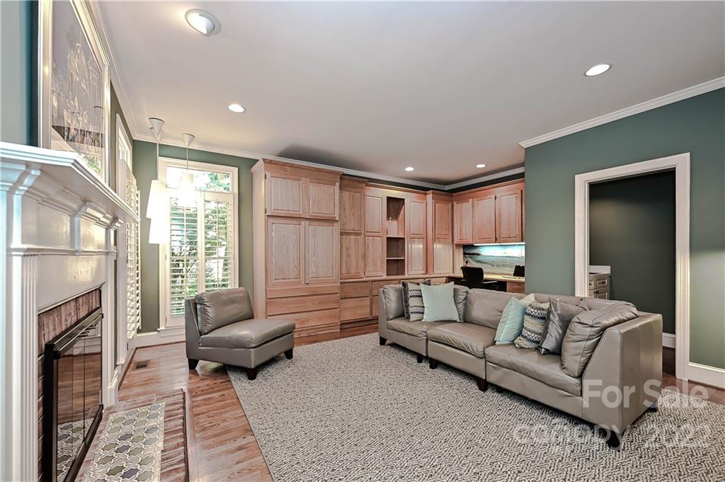 620 Queen Charlottes Court Charlotte NC 28211