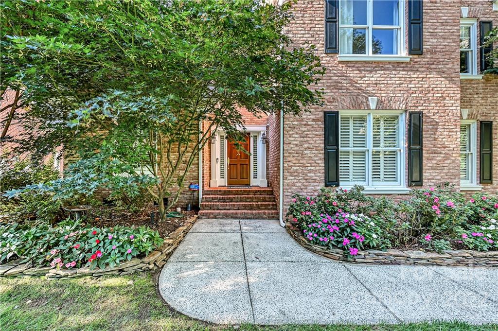 620 Queen Charlottes Court Charlotte NC 28211