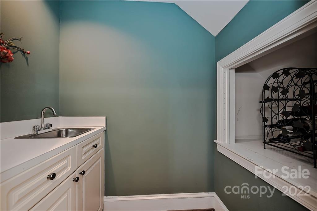 620 Queen Charlottes Court Charlotte NC 28211