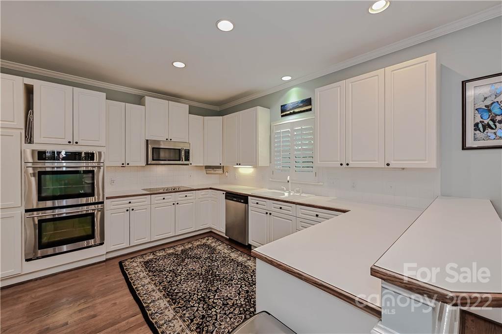 620 Queen Charlottes Court Charlotte NC 28211