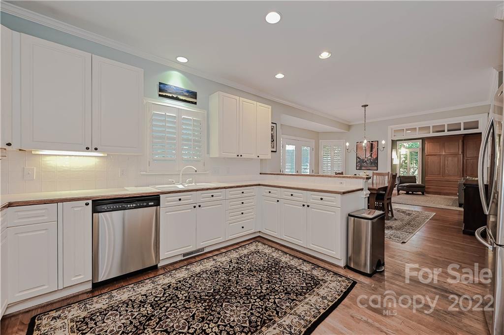 620 Queen Charlottes Court Charlotte NC 28211