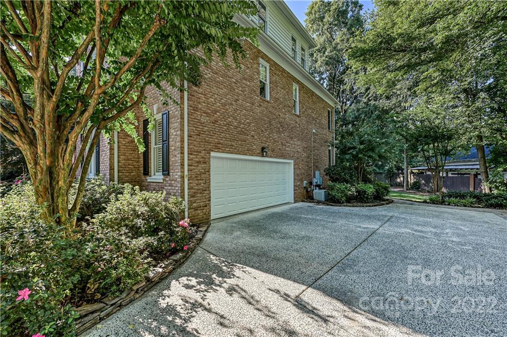 620 Queen Charlottes Court Charlotte NC 28211