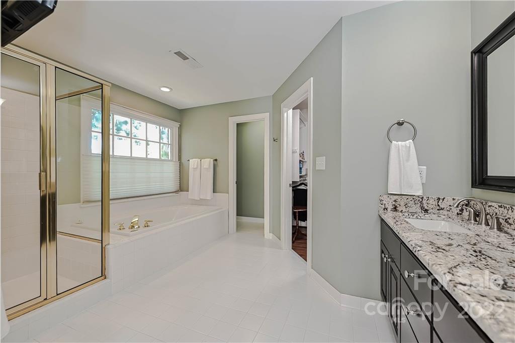 620 Queen Charlottes Court Charlotte NC 28211