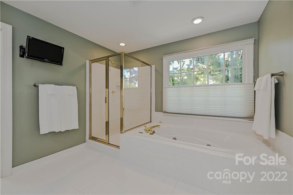 620 Queen Charlottes Court Charlotte NC 28211
