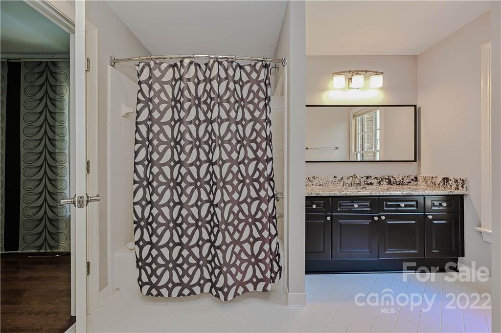 620 Queen Charlottes Court Charlotte NC 28211