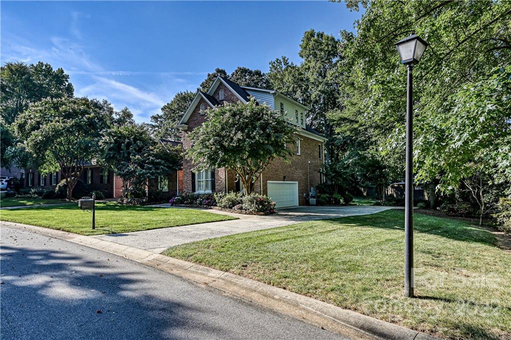 620 Queen Charlottes Court Charlotte NC 28211