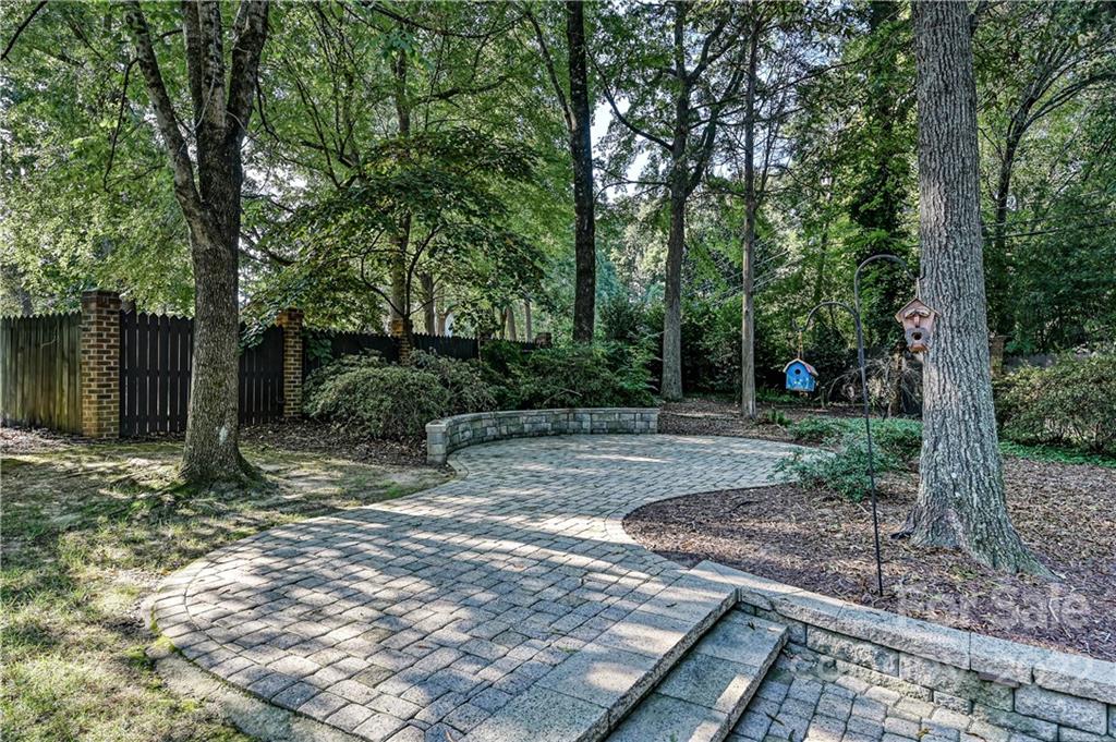 620 Queen Charlottes Court Charlotte NC 28211