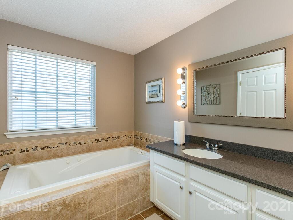 106 Thistle Tree Way Weaverville NC 28787