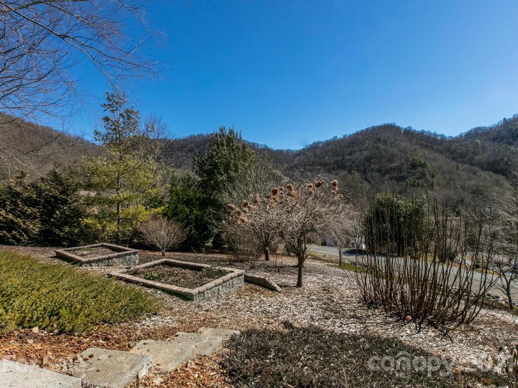 106 Thistle Tree Way Weaverville NC 28787