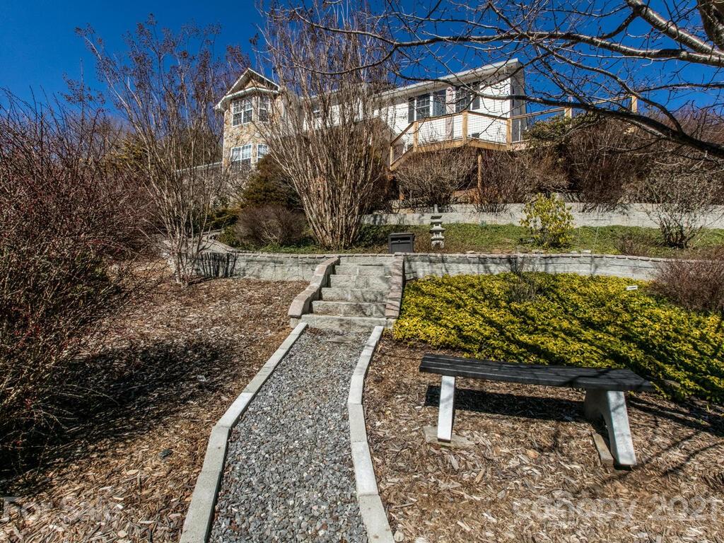 106 Thistle Tree Way Weaverville NC 28787
