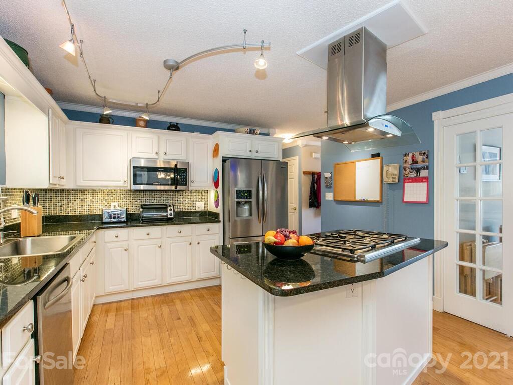 106 Thistle Tree Way Weaverville NC 28787