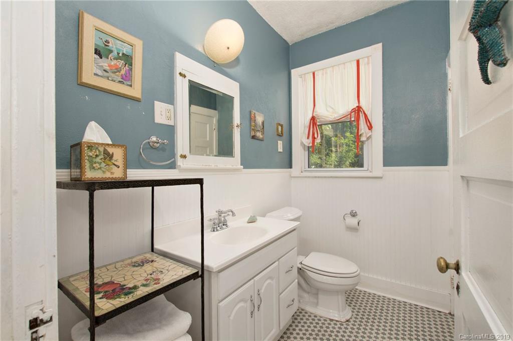 111 Azalea Avenue Swannanoa NC 28778
