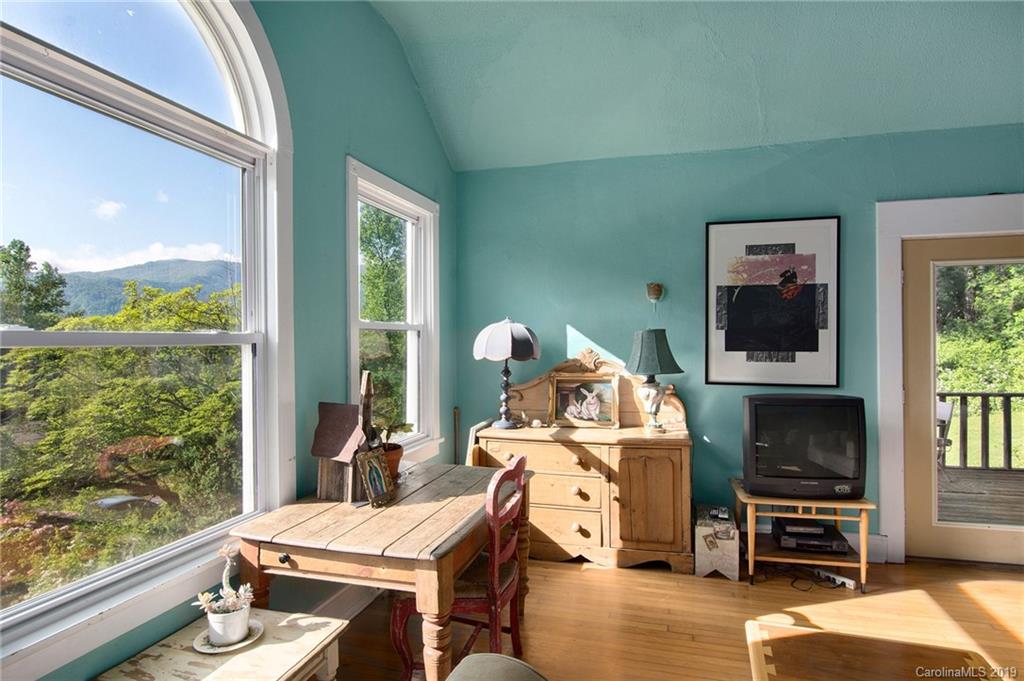 111 Azalea Avenue Swannanoa NC 28778