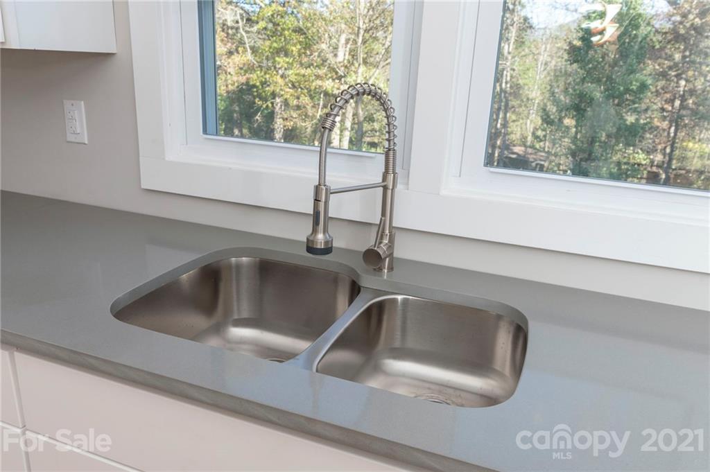 31 Union Chapel Road Weaverville NC 28787