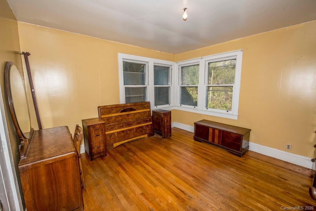 18 Kensington Drive Asheville NC 28805
