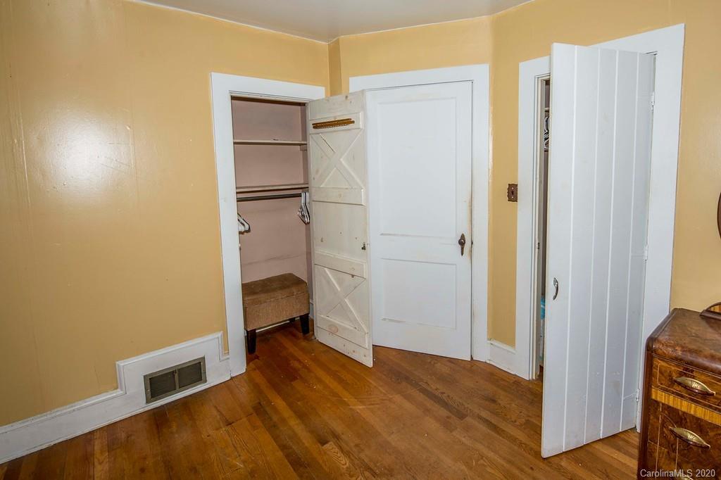 18 Kensington Drive Asheville NC 28805