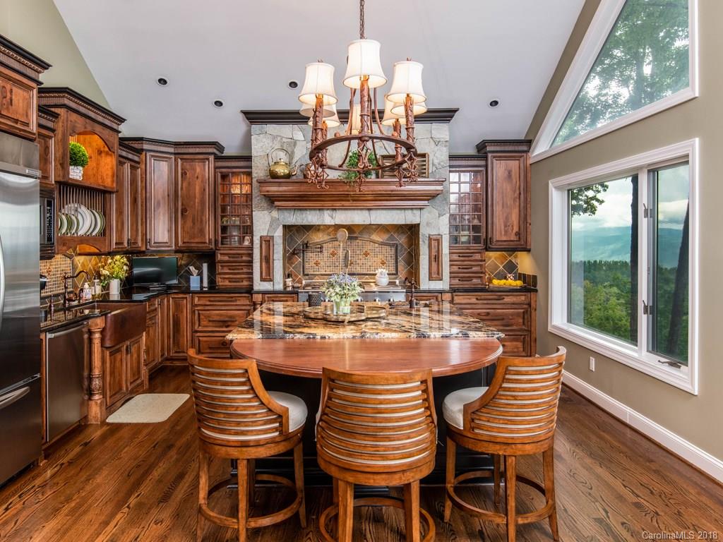 24 Ridgepoint View Burnsville NC 28714