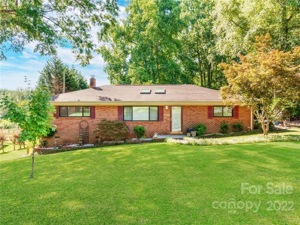 4220 Wanamassa Drive Charlotte NC 28269