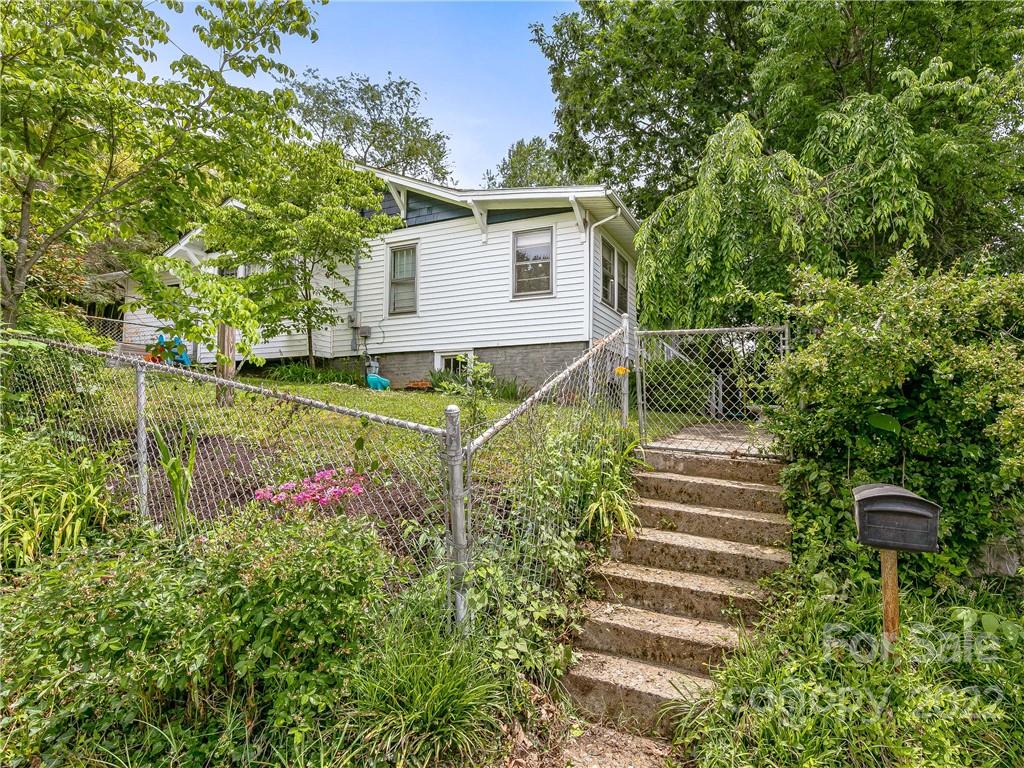 83 Montana Avenue Asheville NC 28806