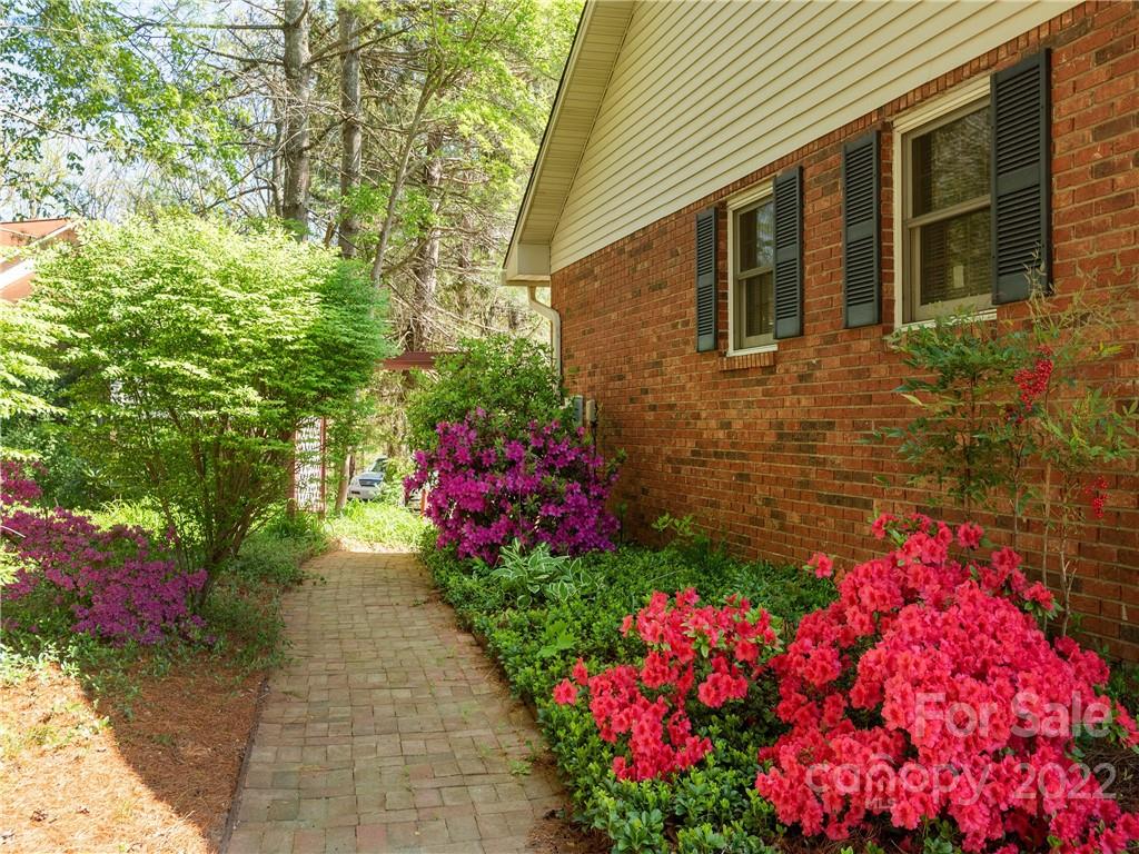 185 Mountain Valley Drive Hendersonville NC 28739