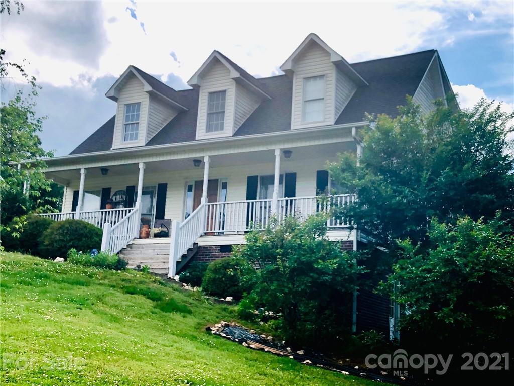 5555 Creek Point Drive Hickory NC 28601