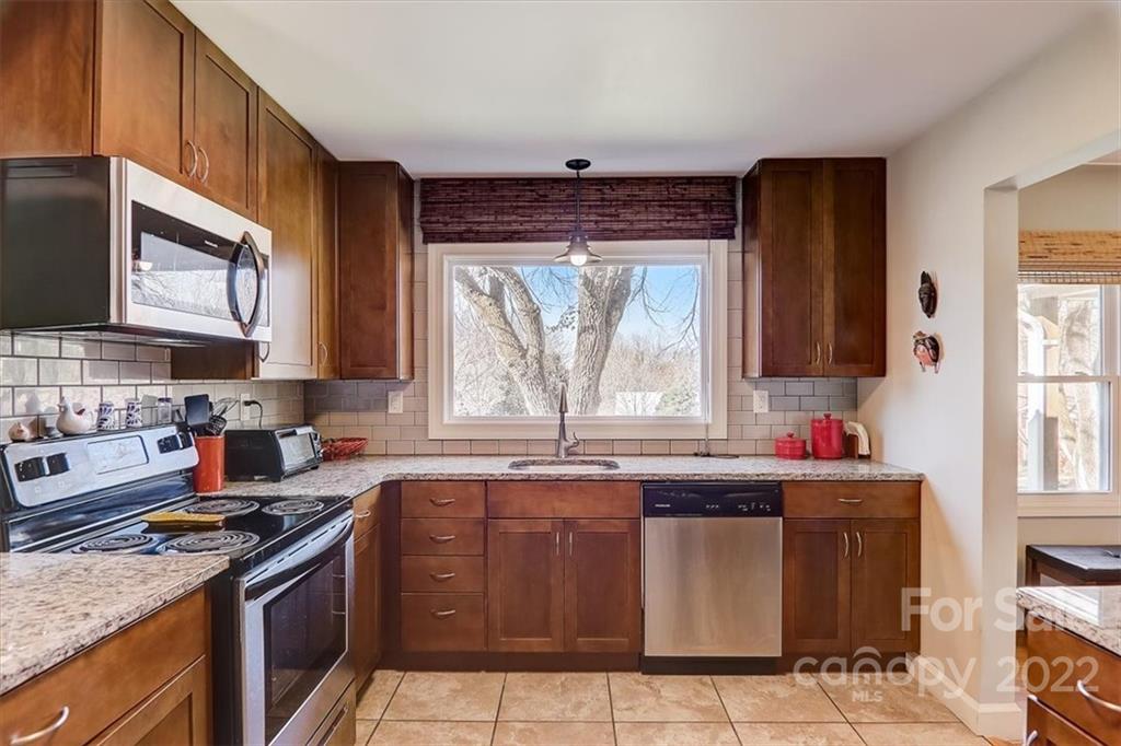 7 Chestnut Street Weaverville NC 28787