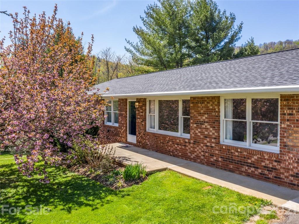 560 Upper Grassy Branch Extension Asheville NC 28805