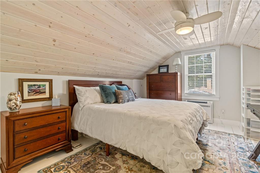 33 Skyland Circle Asheville NC 28804