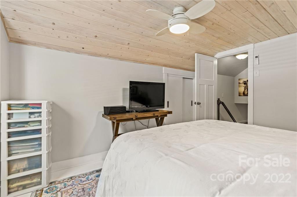 33 Skyland Circle Asheville NC 28804
