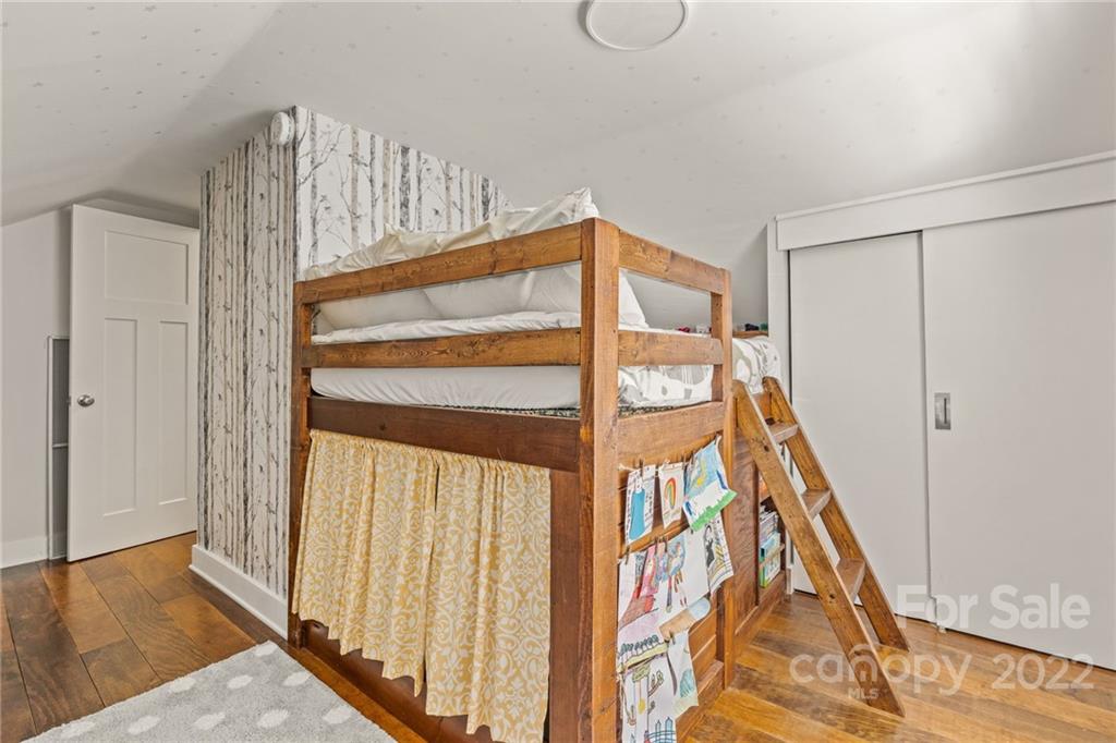 33 Skyland Circle Asheville NC 28804