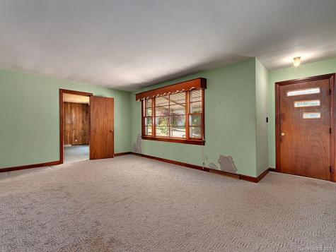 21 Deleuil Drive Asheville NC 28806
