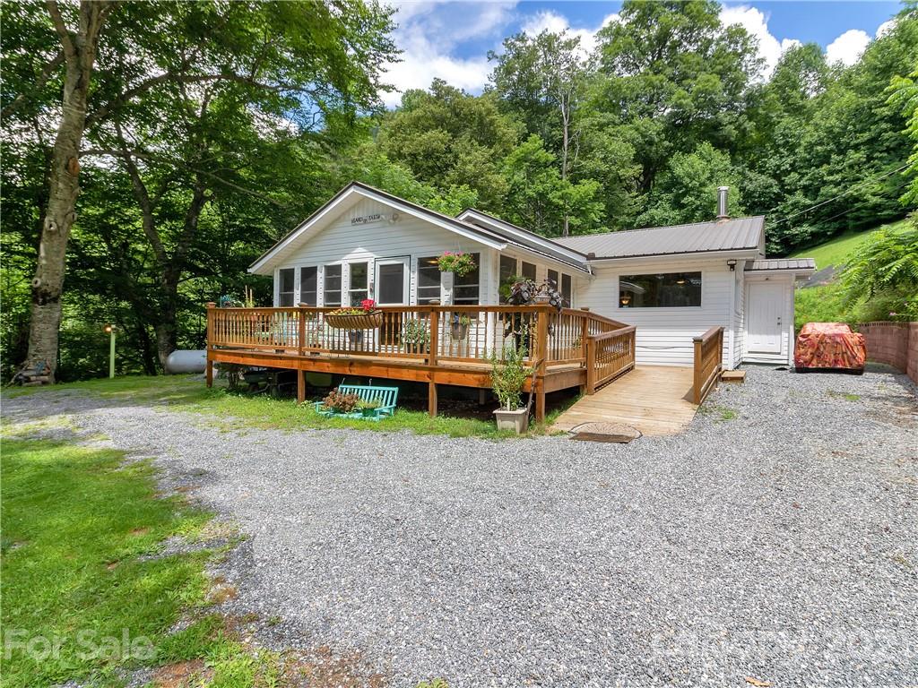 992 Grays Ridge Road Tuckasegee NC 28783