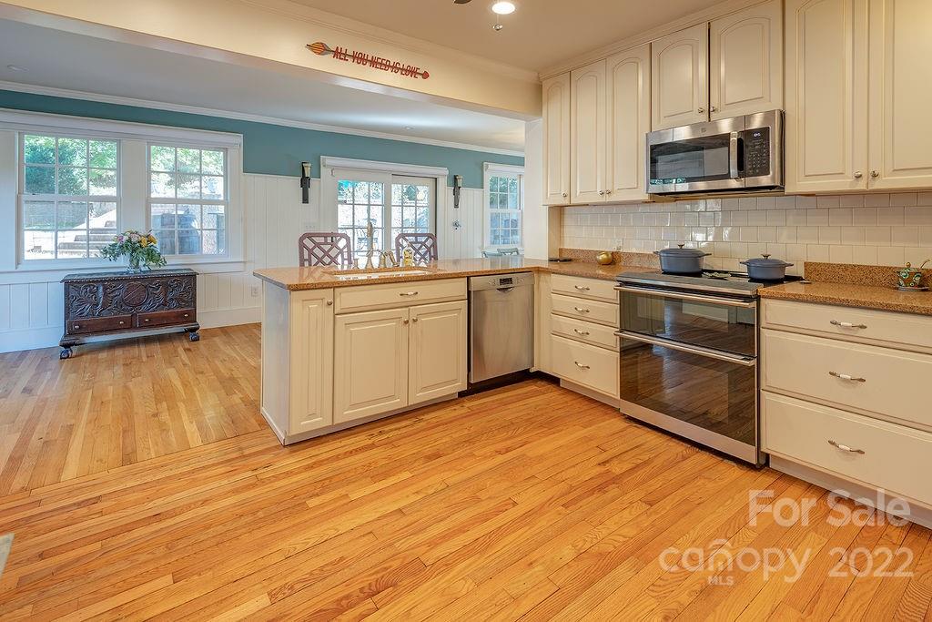 30 Warwick Road Asheville NC 28803