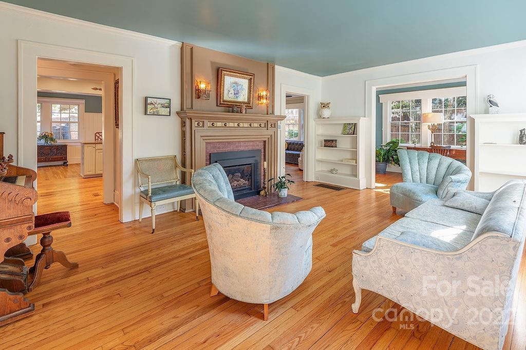 30 Warwick Road Asheville NC 28803