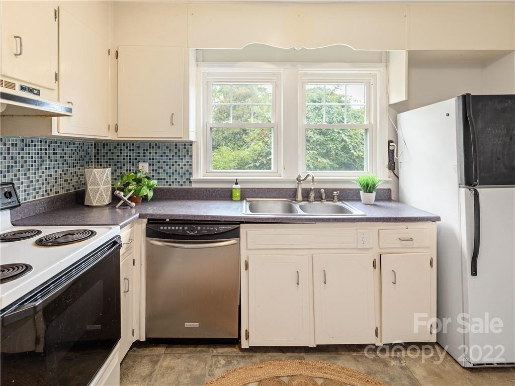 102 Moody Avenue Candler NC 28715