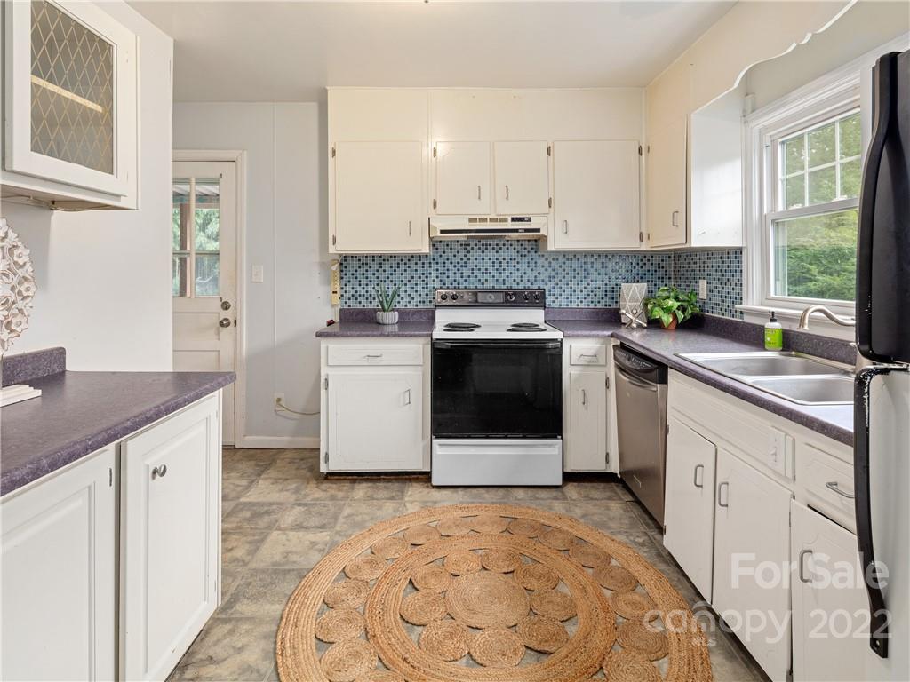 102 Moody Avenue Candler NC 28715