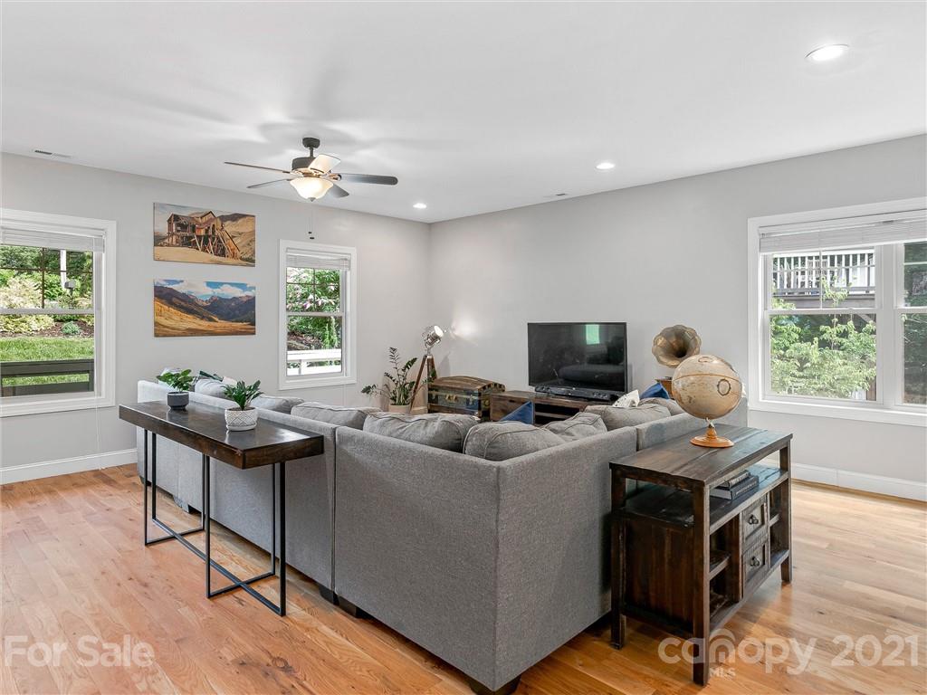 219 Courtland Place Asheville NC 28801