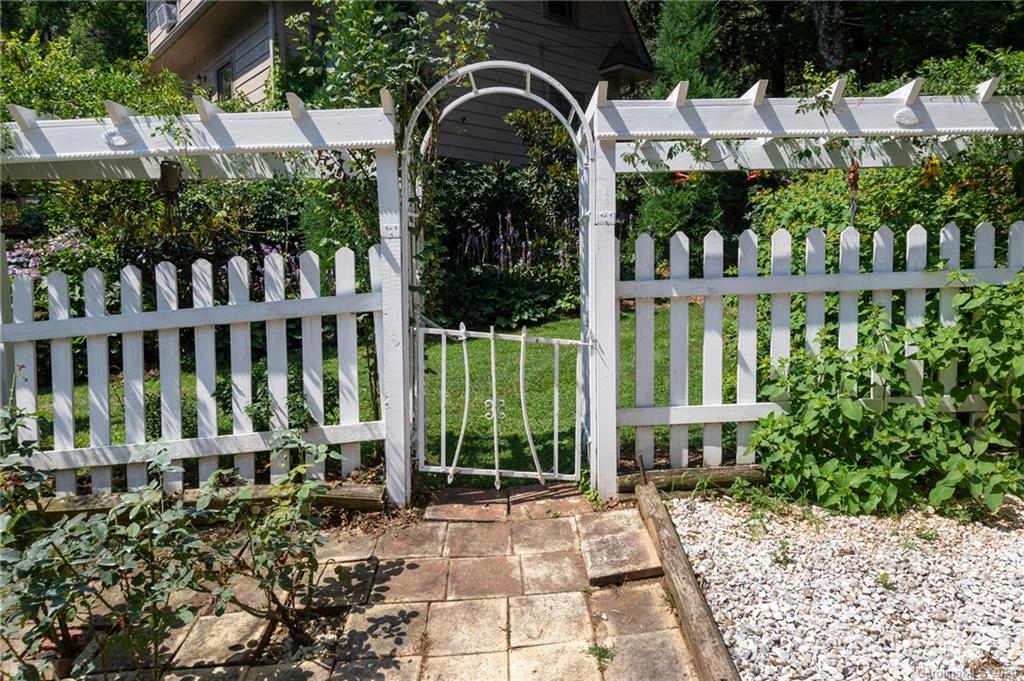 26 Aurora Drive Asheville NC 28805