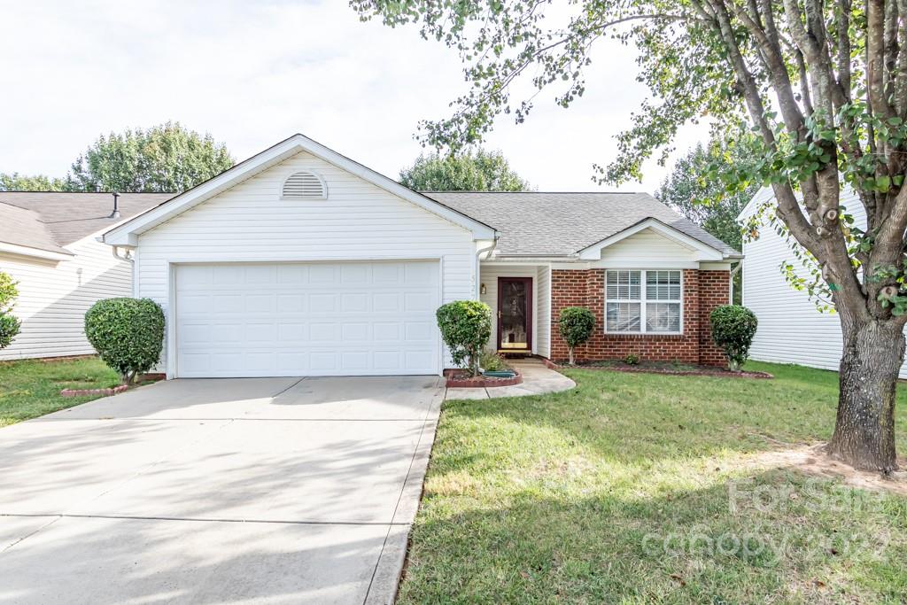 527 Lightspun Lane Charlotte NC 28216
