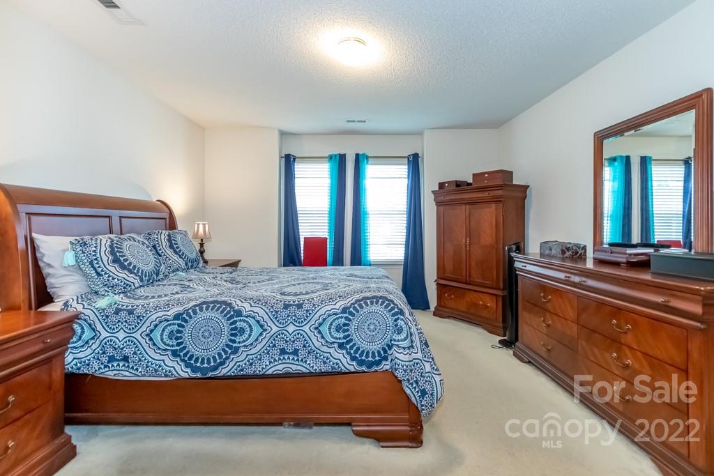 527 Lightspun Lane Charlotte NC 28216