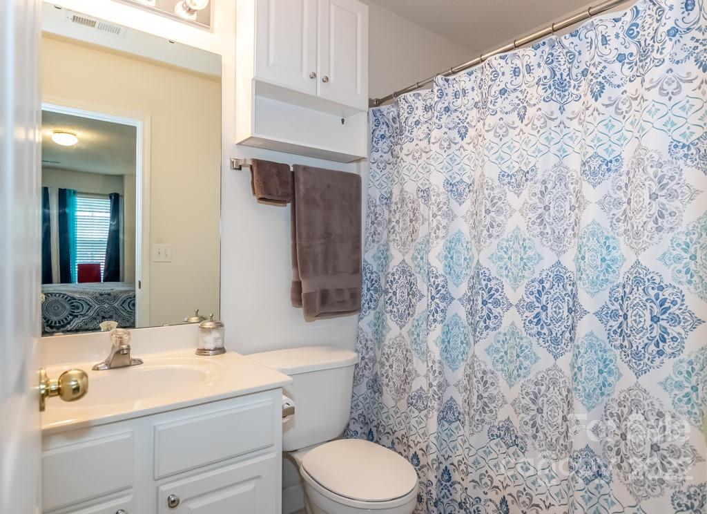 527 Lightspun Lane Charlotte NC 28216