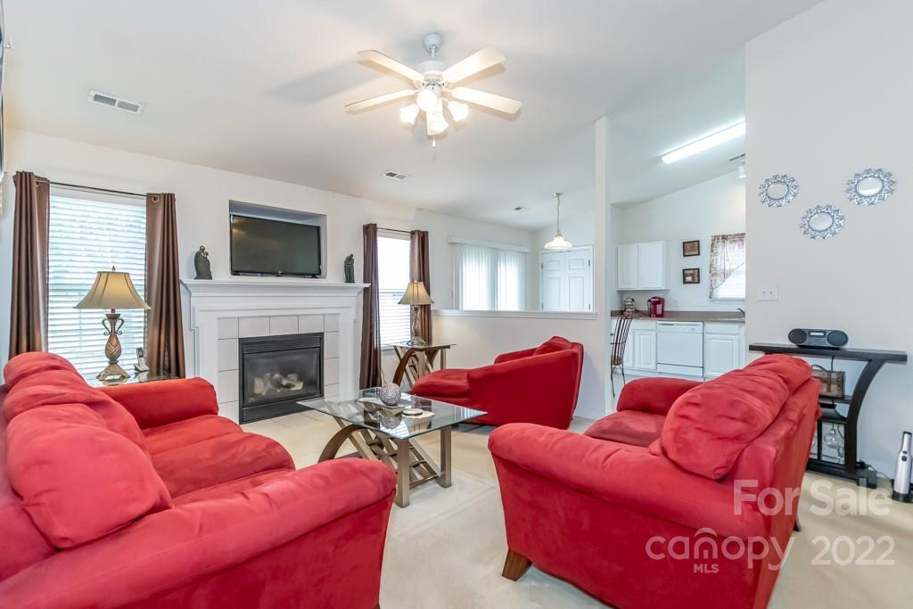 527 Lightspun Lane Charlotte NC 28216